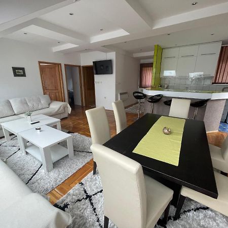 Casa Gialla Free Parking Сараєво Екстер'єр фото
