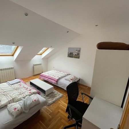Casa Gialla Free Parking Сараєво Екстер'єр фото
