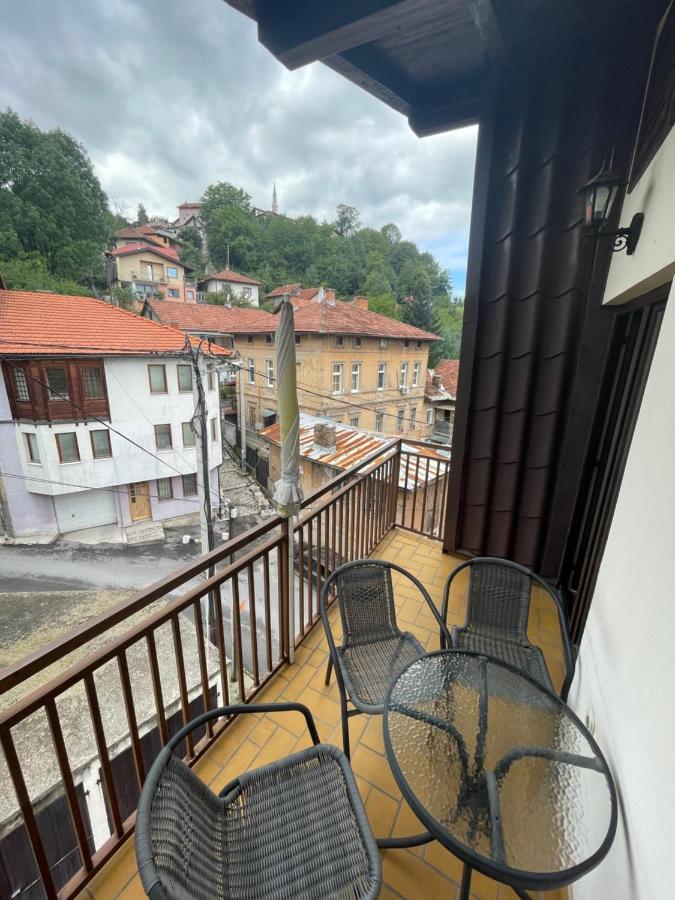 Casa Gialla Free Parking Сараєво Екстер'єр фото